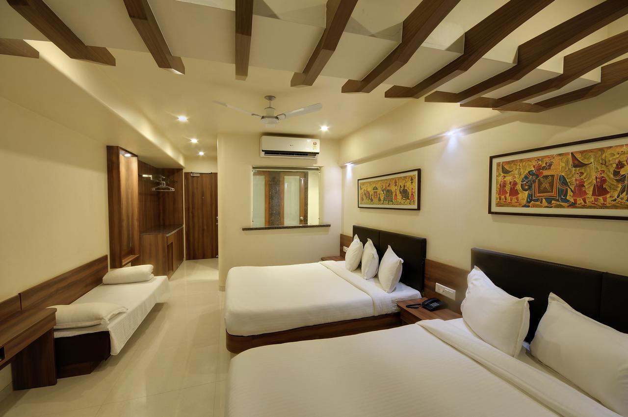 Hotel Shreeji Vatika Surat Zewnętrze zdjęcie