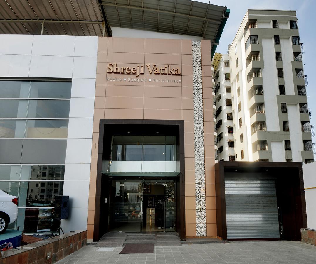 Hotel Shreeji Vatika Surat Zewnętrze zdjęcie