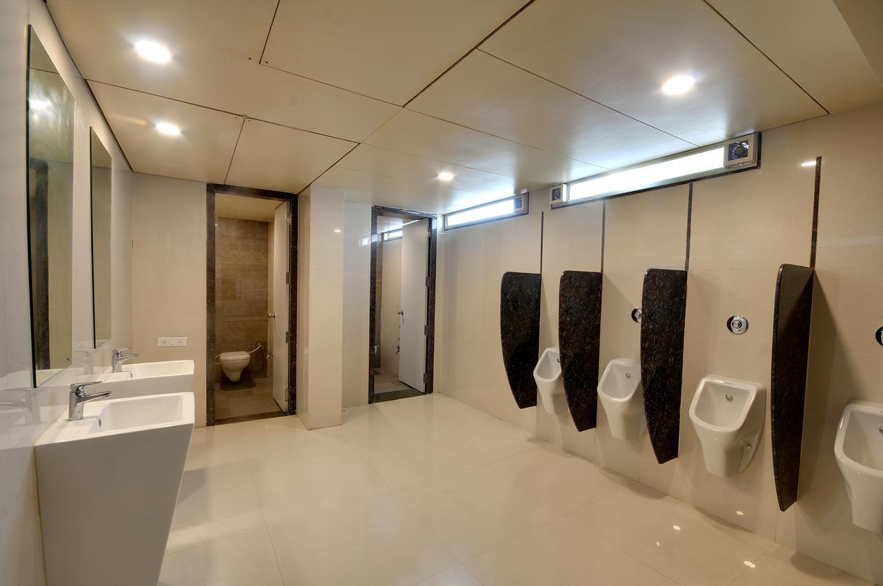 Hotel Shreeji Vatika Surat Zewnętrze zdjęcie