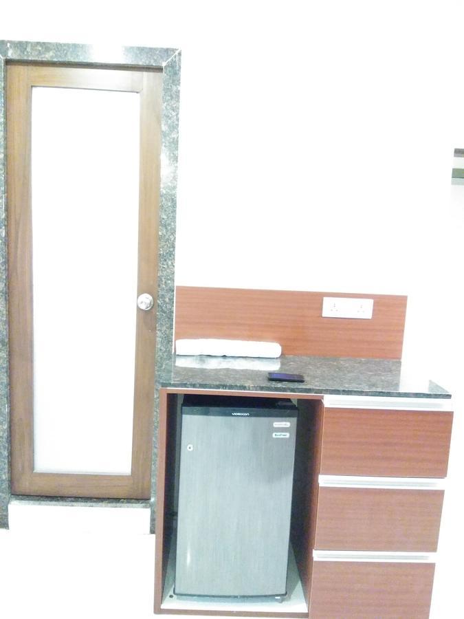 Hotel Shreeji Vatika Surat Zewnętrze zdjęcie
