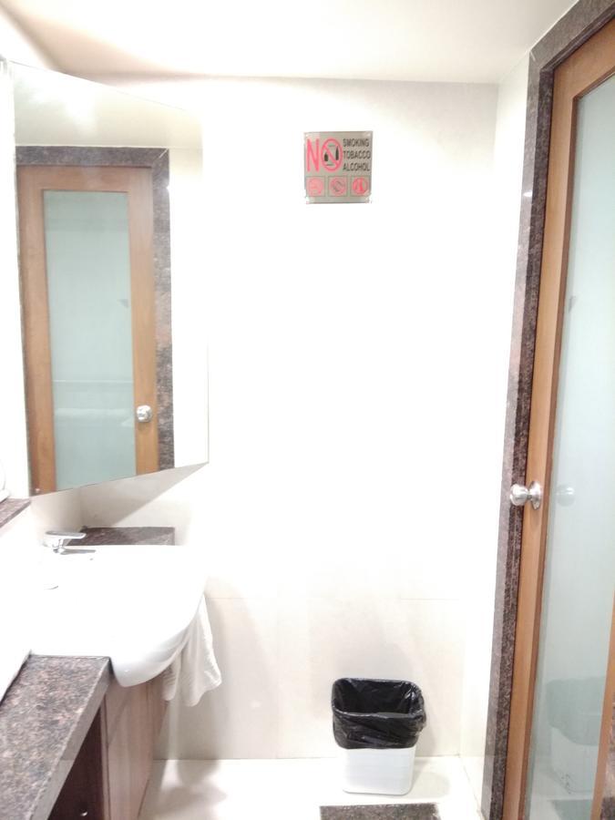 Hotel Shreeji Vatika Surat Zewnętrze zdjęcie