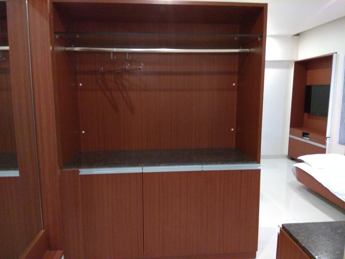 Hotel Shreeji Vatika Surat Zewnętrze zdjęcie