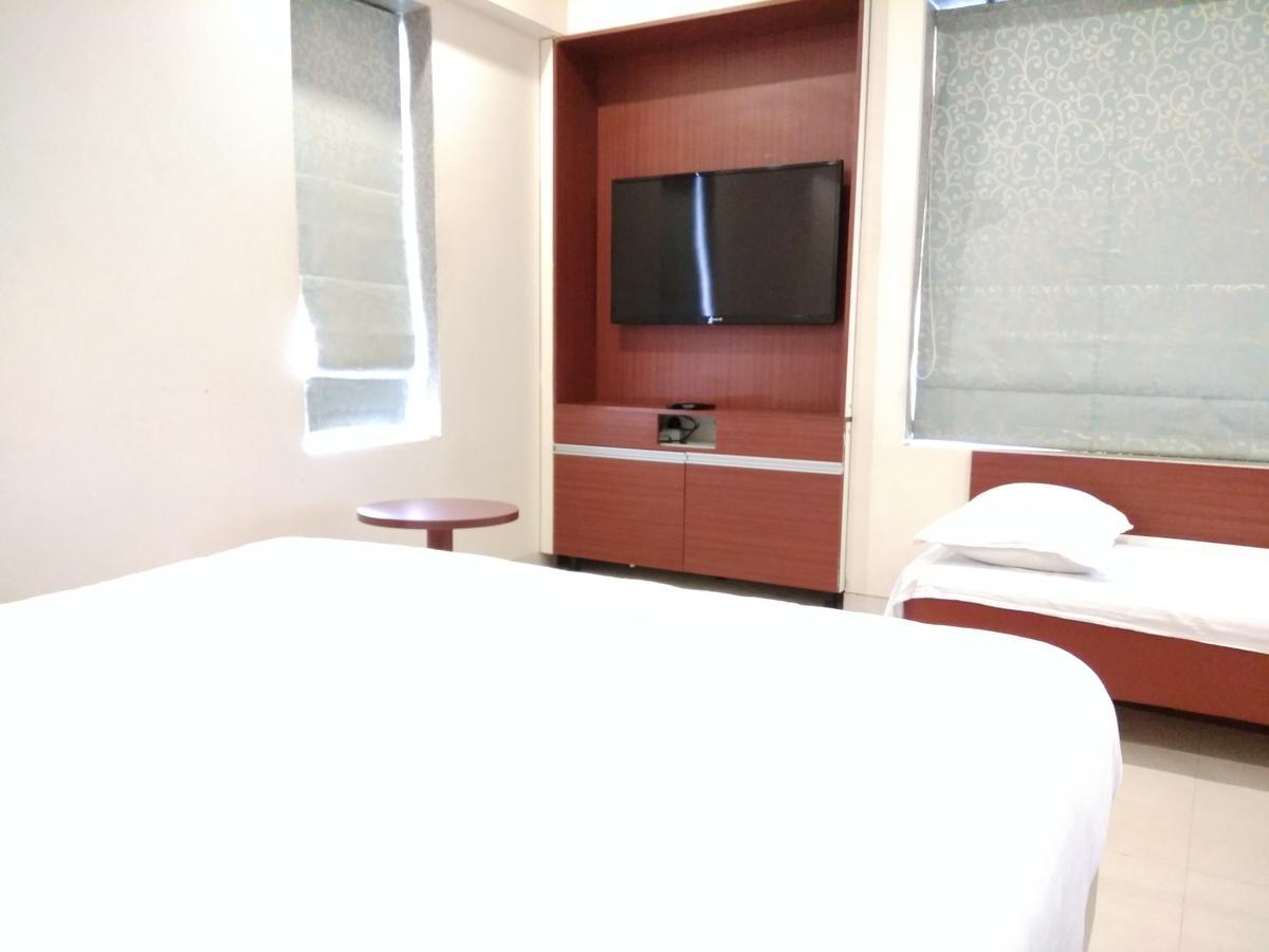 Hotel Shreeji Vatika Surat Zewnętrze zdjęcie