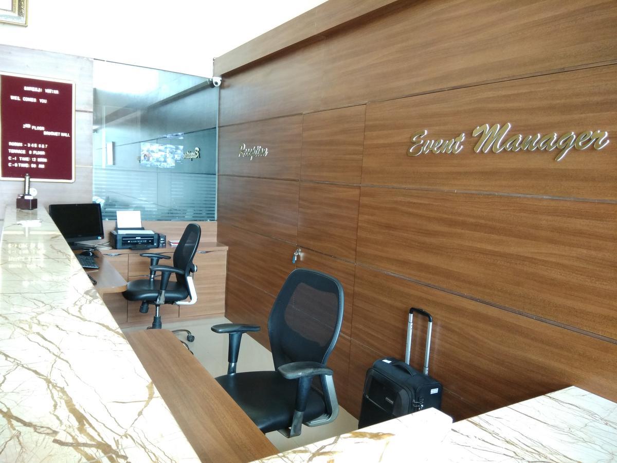 Hotel Shreeji Vatika Surat Zewnętrze zdjęcie