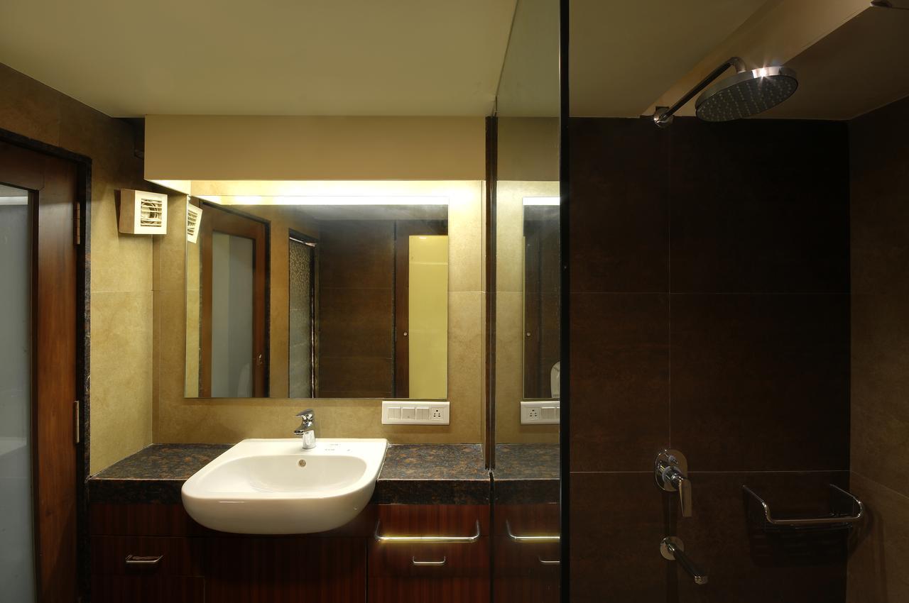 Hotel Shreeji Vatika Surat Zewnętrze zdjęcie