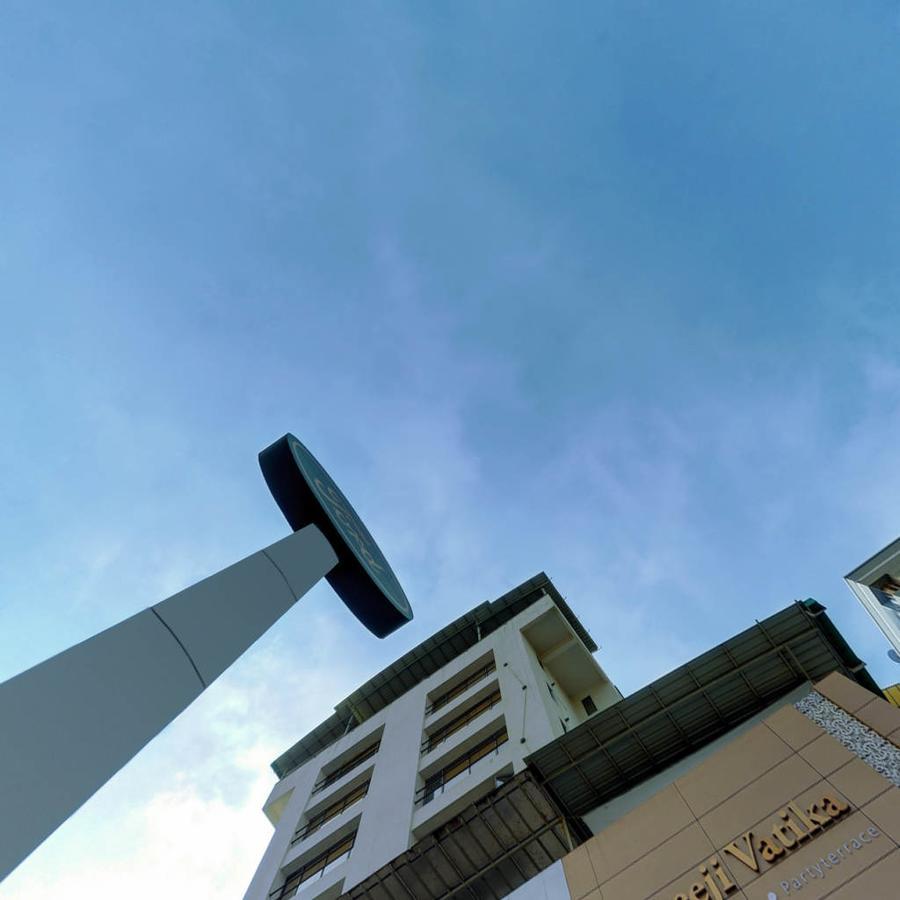 Hotel Shreeji Vatika Surat Zewnętrze zdjęcie