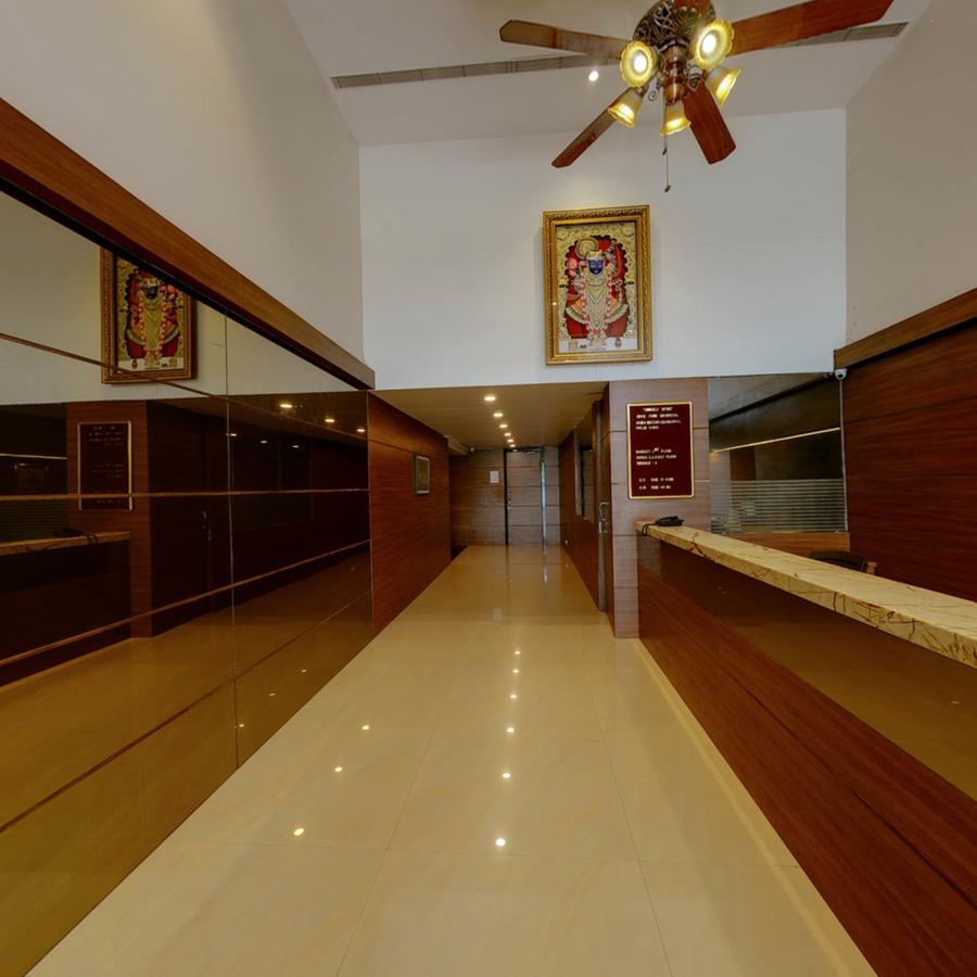 Hotel Shreeji Vatika Surat Zewnętrze zdjęcie